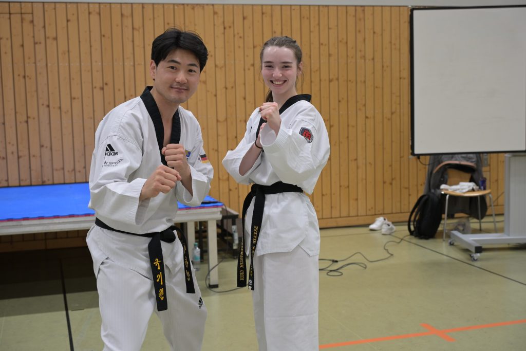 Kukkiwon Dispatch Master Dong-eon Lee links